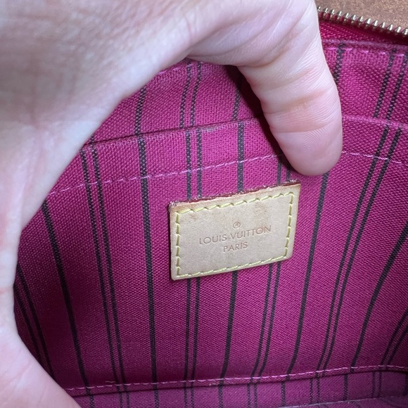 Louis Vuitton Monogram Neverfull GM Pochette Fuchsia - Picture 9 of 17